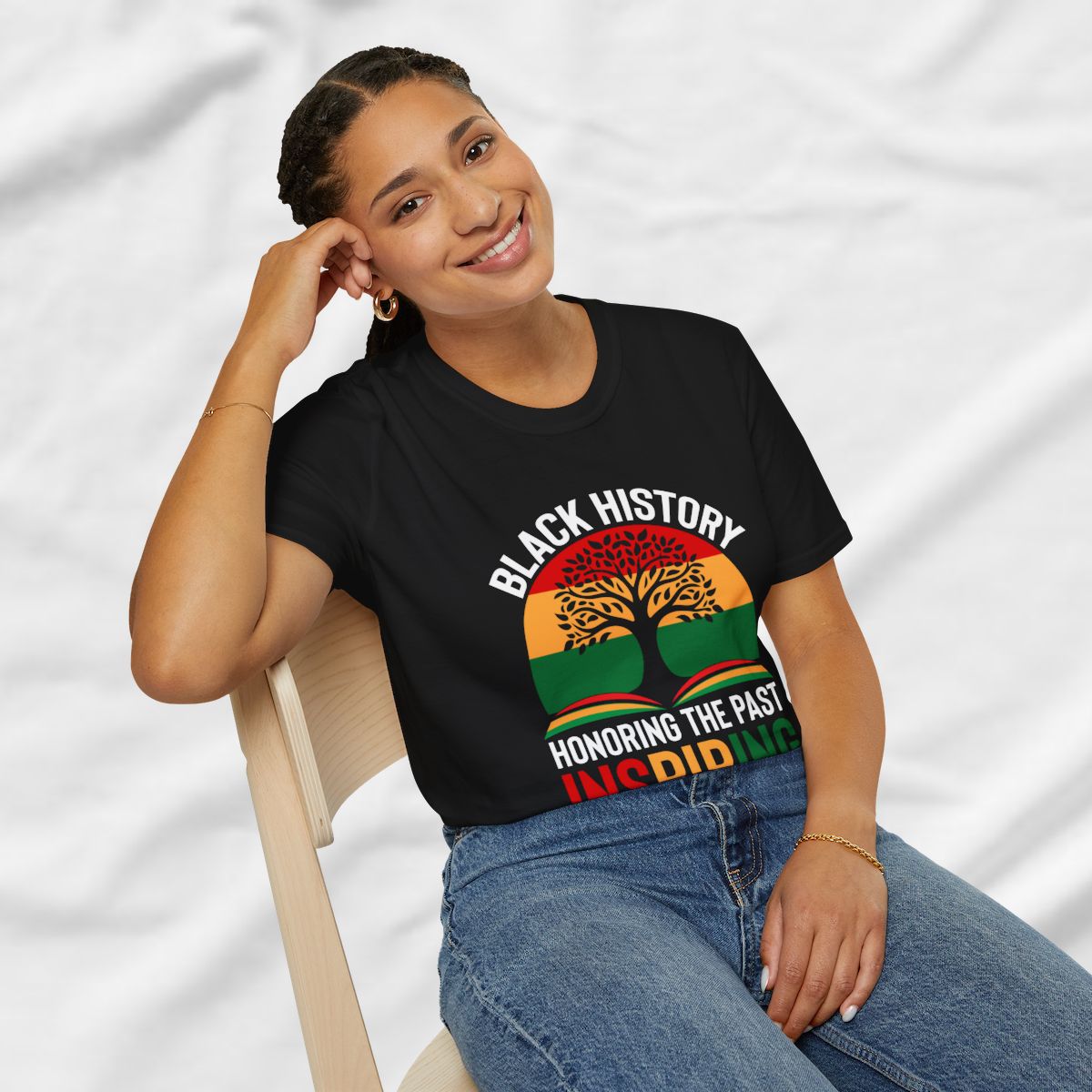 Black History Honoring the Past Inspiring the Future Urban Graphic Tee, Unisex T-Shirt - GULLYDESIGN