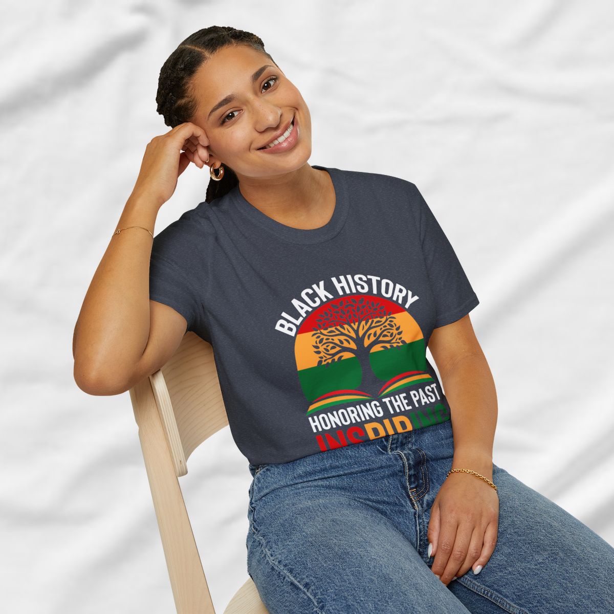Black History Honoring the Past Inspiring the Future Urban Graphic Tee, Unisex T-Shirt - GULLYDESIGN
